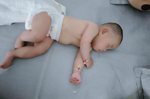 燕郊宝宝总是摇头怎么回事